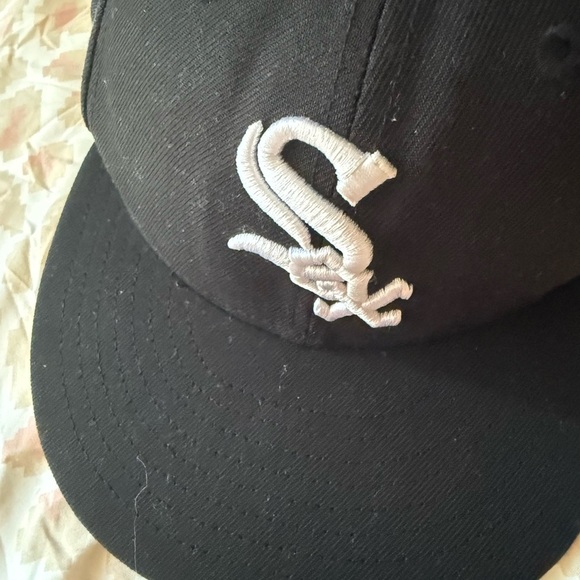 New Era Black and White Cap - Picture 3 of 5